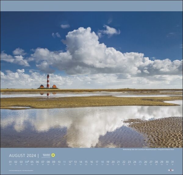 Ein Nationalpark Wattenmeer-Kalender 2024 mit der majestätischen Kulisse des Nationalpark Wattenmeer und einem Leuchtturm.
