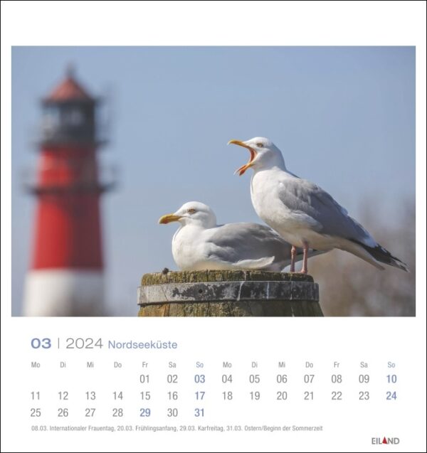 Ein Nordseeküste - PostkartenKalender 2024, der die malerische Nordseeküste zeigt, geschmückt mit zwei Möwen und einem Leuchtturm und ein optischer Genuss für das Jahr 2024.
