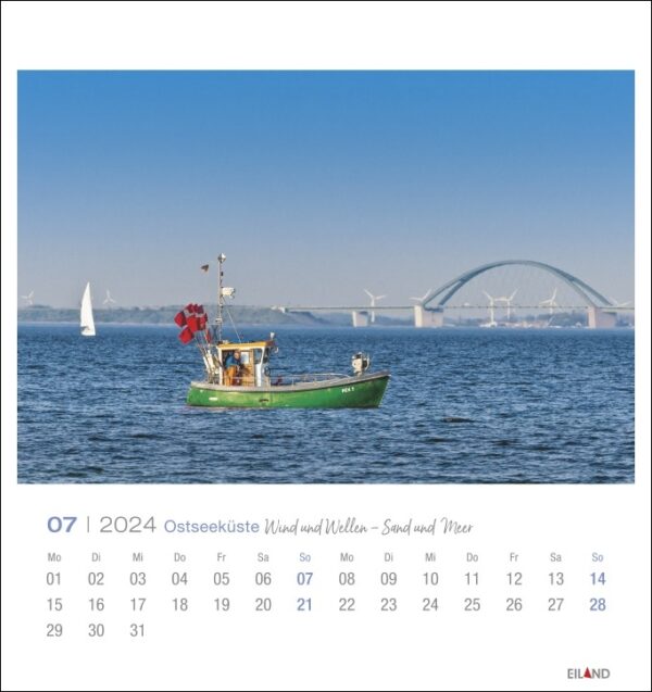 Ein Ostseeküste - PostkartenKalender 2024 mit einem Boot an der Ostseeküste im Jahr 2024.