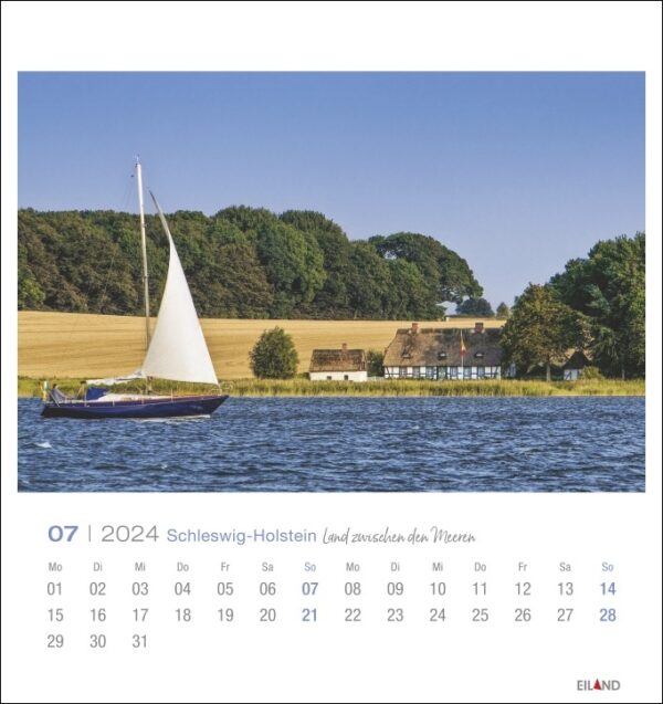 Ein Schleswig-Holstein - PostkartenKalender 2024 mit einem Segelboot auf einem See in Schleswig-Holstein im Jahr 2024.