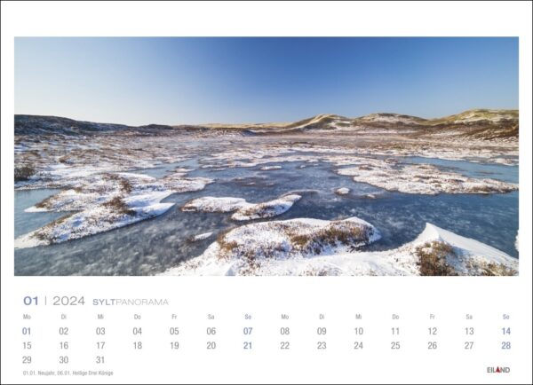 Ein Sylt-Panorama 2024 mit einem atemberaubenden Panoramabild einer verschneiten Landschaft.