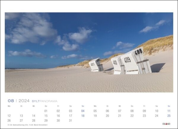 Ein Sylt-Panorama 2024 mit atemberaubenden Sanddünen vor einem bezaubernd blauen Himmel.