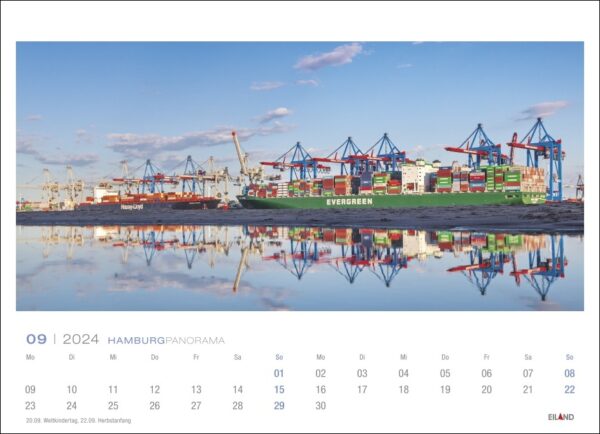 Ein Hamburg-Panorama-Kalender 2024 mit einem Containerschiff im geschäftigen Hamburger Hafen.