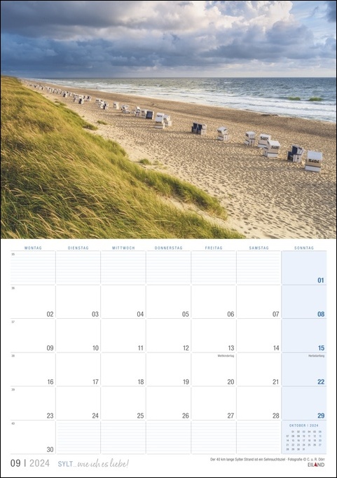 Ein Kalender zum Thema „Sylt … wie ich es liebe 2024“, der eine romantische Strandszene im Jahr 2024 zeigt.