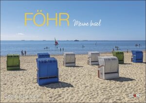 Eine Gruppe von Stühlen am Föhrer Strand mit der Aufschrift „Föhr ... meine Insel 2024“.