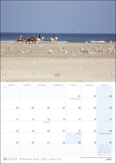 Ein Ostfriesland-Kalender 2024, der die landschaftliche Schönheit Ostfrieslands mit atemberaubenden Bildern von Menschen auf Pferden am Strand einfängt.