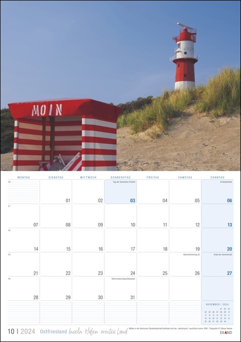 Ein Kalender mit einem Leuchtturm am Sandstrand Ostfrieslands 2024.