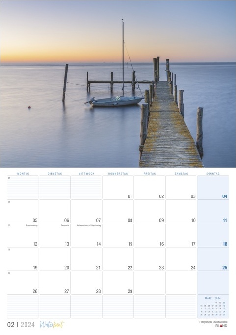 Ein Kalender mit einem angedockten Boot in der Waterkant-Ausgabe 2024.