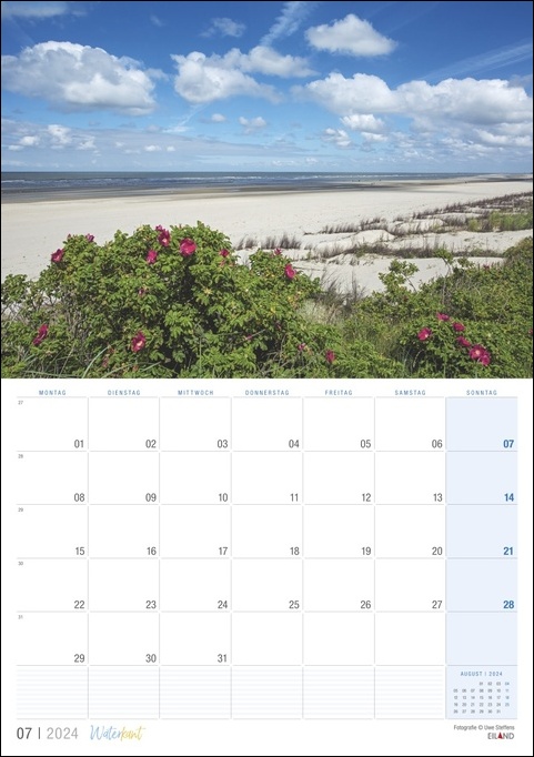 Ein Kalender mit einer lebendigen Strandszene mit wunderschönen Blumen, perfekt, um die ruhige Atmosphäre von Waterkant 2024 einzufangen.