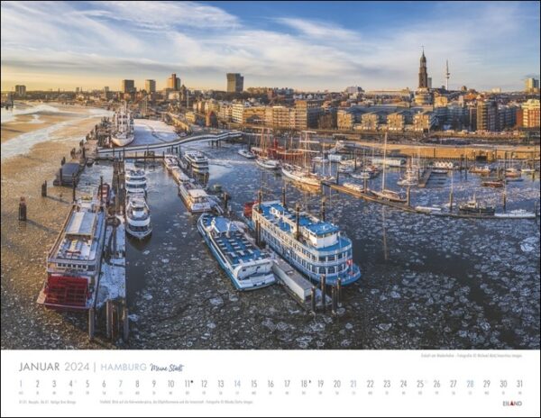 Ein Kalender „Hamburg – Meine Stadt“ 2024 mit Booten, die im Hafen von Meine Stadt, Hamburg, anlegen.