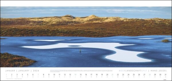 Ein Kalender mit der atemberaubenden Meerlandschaft SYLT 2024 und Bergen als Hintergrund, der Sie das ganze Jahr 2024 verzaubern wird.