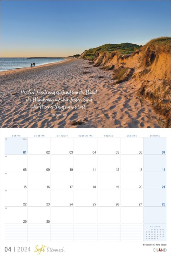 Ein literarischer Sylt-Kalender 2024 mit einem wunderschönen Bild von Sylt-Strand und -Sand.