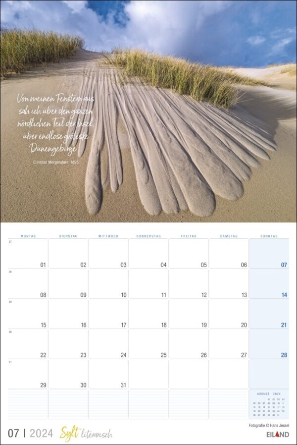 Ein literarischer Sylt-Kalender für 2024 mit einer malerischen Sanddüne auf der malerischen Insel Sylt, der Ihr Jahr 2024 mit literarischer Inspiration füllen wird.