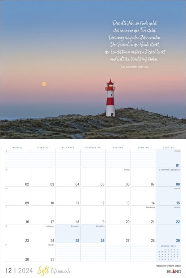Ein literarischer Sylt-Kalender 2024 mit einem malerischen Leuchtturm auf der bezaubernden Insel Sylt, der die literarische Essenz des Jahres 2024 vermittelt.