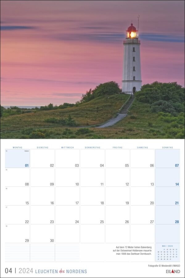Ein Leuchten des Nordens-Kalender 2024 mit einem Leuchten-Leuchtturm im Hintergrund.