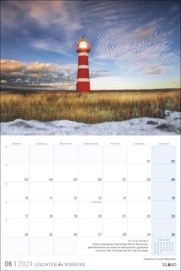 Ein Leuchten des Nordens-Kalender 2024 mit dem ikonischen Leuchtturm Leuchten des Nordens, der sich vor einem malerischen Hintergrund erhebt.