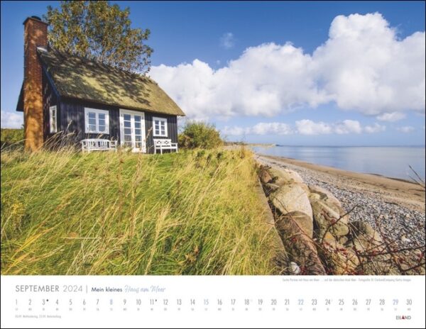 Ein Kalender mit Mein kleines Haus am Meer 2024.