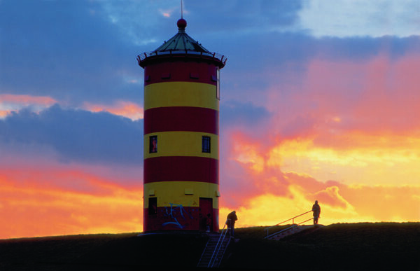 Ein malerischer Leuchtturm an der Küste - Leuchtturm Pilsum.