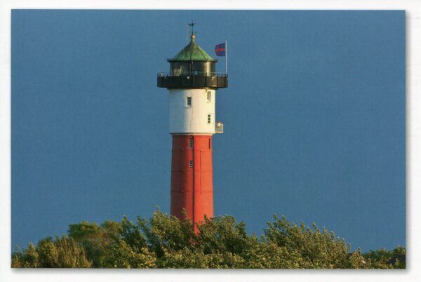Eine rot-weiße Serie Leuchttürme - Wangerooge auf der Insel Wangerooge.