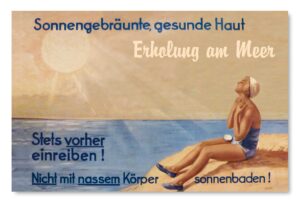 Ein Vintage-Werbeplakat für Erholung am Meer – Werbung für Sonnencreme – anno 1930 mit einer Frau, die 1930 ihre Freizeit am Strand genießt.