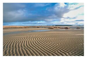 Ein Föhr - meine Insel-Inselstrand mit Wellen im Sand.