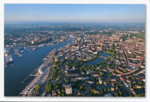 Eine Luftaufnahme von Schleswig-Holstein - Blick über die Landeshauptstadt Kiel, die Landeshauptstadt von Schleswig-Holstein.
