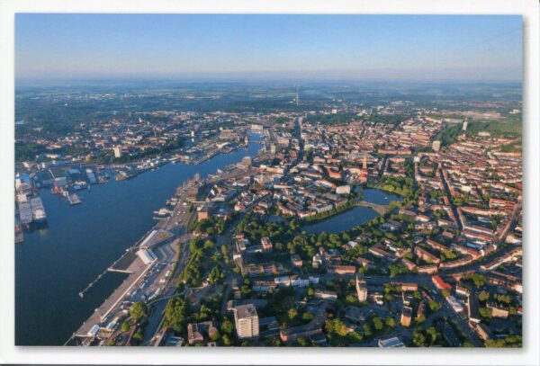 Eine Luftaufnahme von Schleswig-Holstein - Blick über die Landeshauptstadt Kiel, die Landeshauptstadt von Schleswig-Holstein.