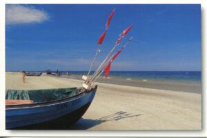 Ein Sommerboot am Strand von Usedom, „Usedom – Meine Insel – Es ist Sommer …“