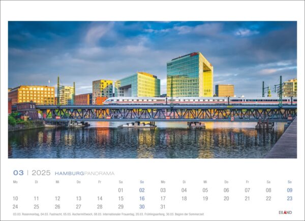 Eine Seite zum Hamburg Panorama 2025, die ein Bild eines bunten Zuges zeigt, der eine Brücke in Hamburg überquert, mit modernen Gebäuden im Hintergrund unter einem bewölkten Himmel. Die Kalendertage sind unter dem Hamburg Panorama 2025 angeordnet.