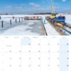 Eine Usedom …meine Insel 2025 Kalenderseite für Januar mit einem Bild einer schneebedeckten Seebrücke auf Usedom, Deutschland. Ein blaues Boot liegt neben der Seebrücke unter einem klaren blauen Himmel. Tage der