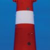 Ein Werbeplakat für LongEiland - Kalender 2025 mit einem leuchtend rot-weißen Leuchtturm vor einem Abendhimmel. Das Plakat enthält das Wort „Leuchttürme“ und eine Karte von LongE.