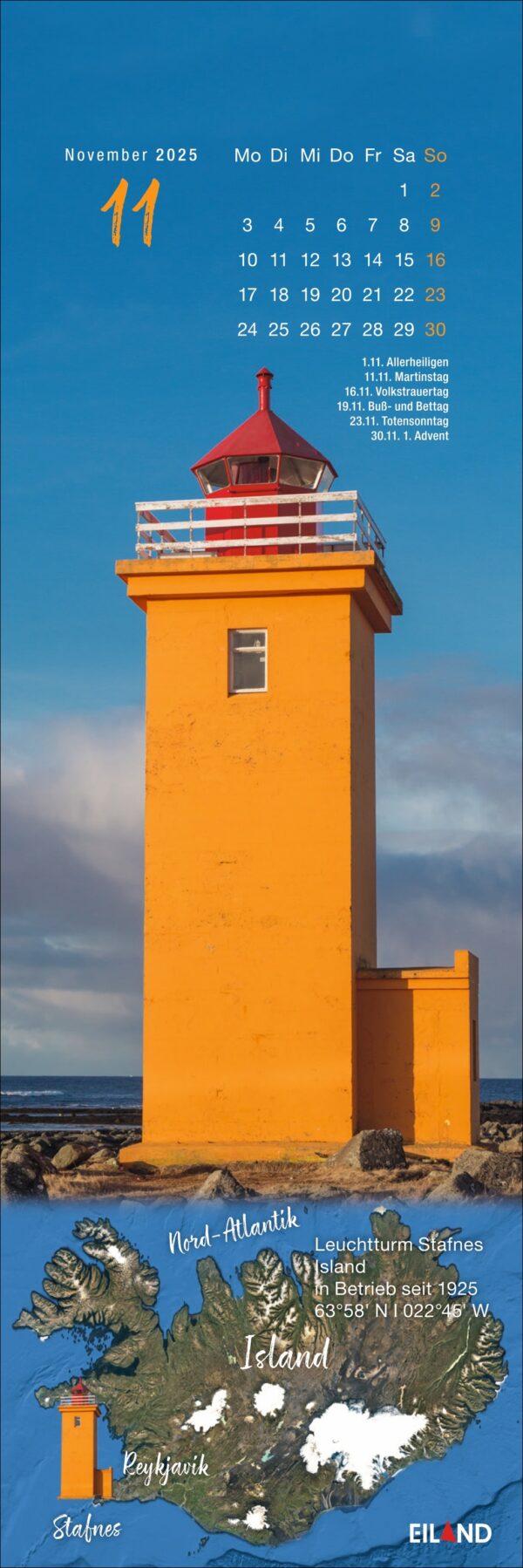 Eine lebendige Werbung mit dem hohen, gelben Leuchtturm von Stafnes vor einem klaren Himmel, darüber ein LilleEiland - Kalender 2025 für November und eine Karte, die seine Lage im Nordatlantik hervorhebt